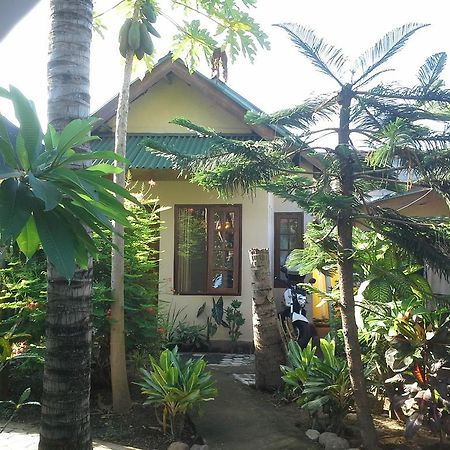 Arnel Bungalows Senggigi Exterior photo