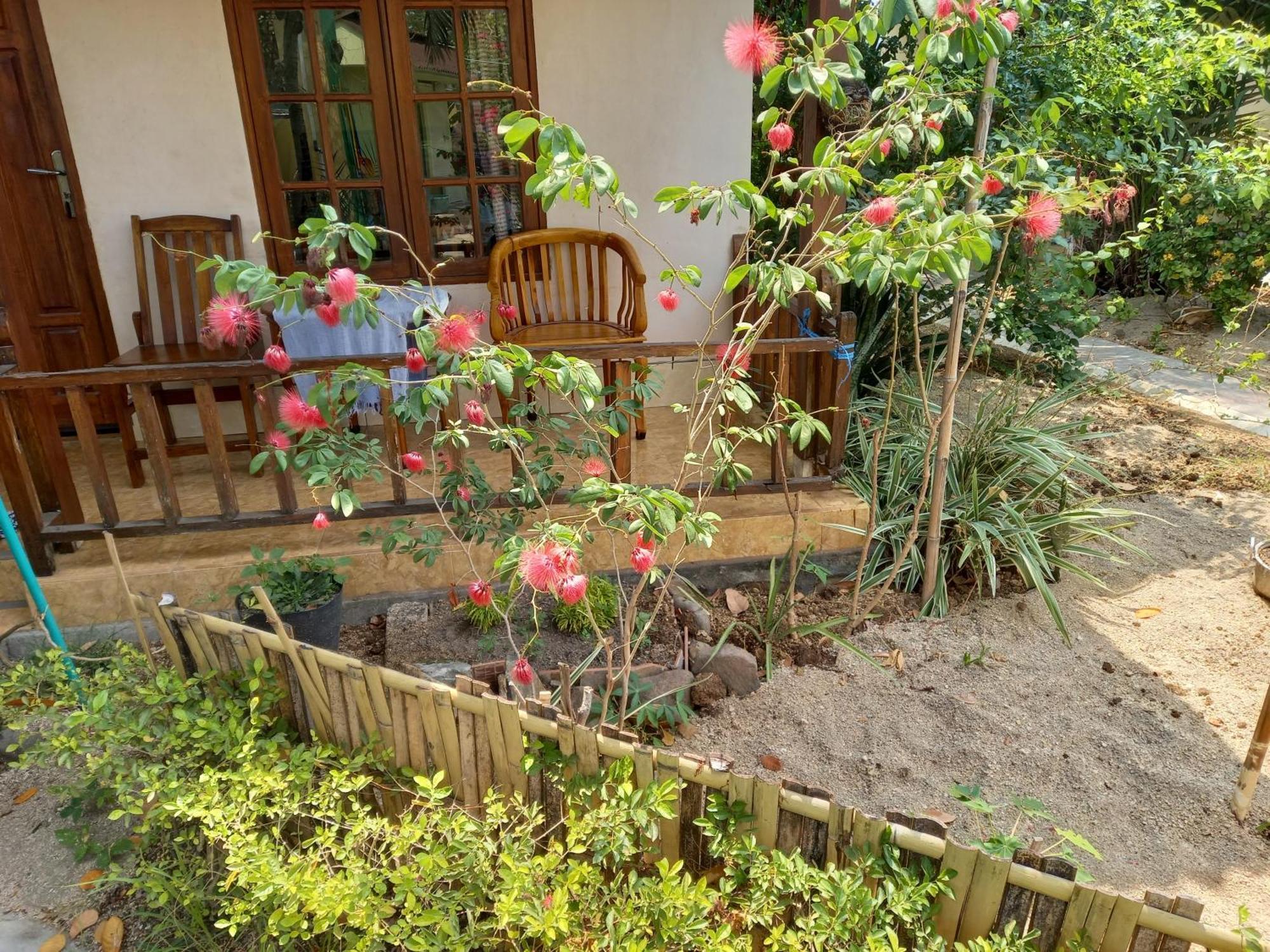 Arnel Bungalows Senggigi Exterior photo