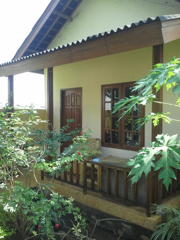 Arnel Bungalows Senggigi Exterior photo