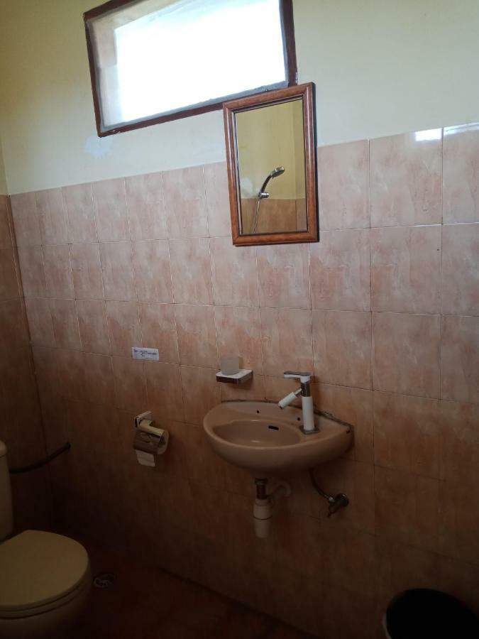 Arnel Bungalows Senggigi Exterior photo